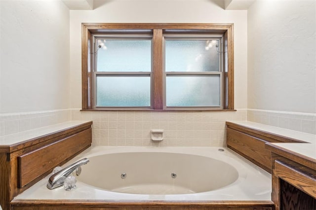 8 Brentwood Pl, Shawnee, OK 74804 - bathroom with a jetted tub