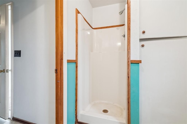 8 Brentwood Pl, Shawnee, OK 74804 - full bath featuring a shower stall