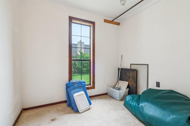 8 Brentwood Pl, Shawnee, OK 74804 - sitting room with baseboards