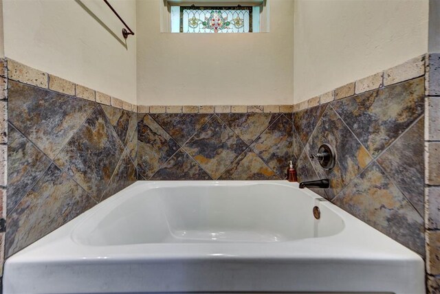 13009 Jasmine Ln, Oklahoma City, OK 73142 - bathroom featuring a bath