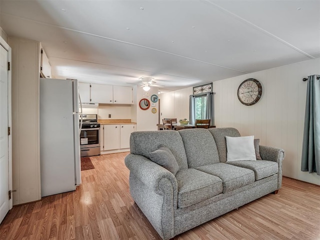 332 Royal Ln, Canadian, OK 74425 - living area featuring light wood-style flooring and a ceiling fan