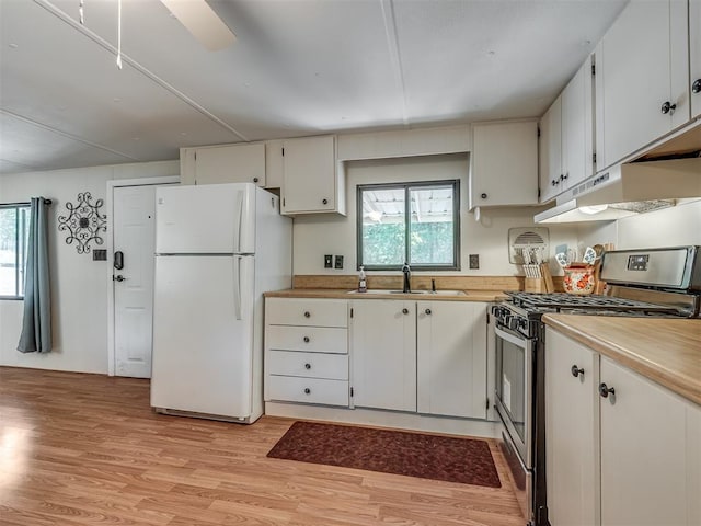 332 Royal Ln, Canadian, OK 74425 - kitchen featuring freestanding refrigerator, stainless steel gas stove, light wood-style flooring, a sink, and healthy amount of natural light