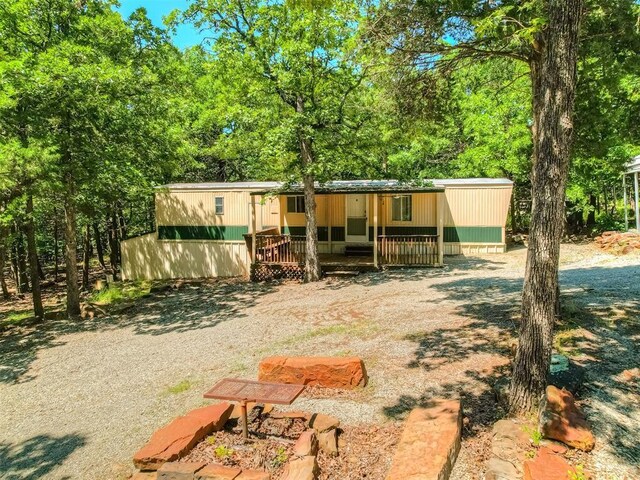 332 Royal Ln, Canadian, OK 74425 - view of yard with a porch