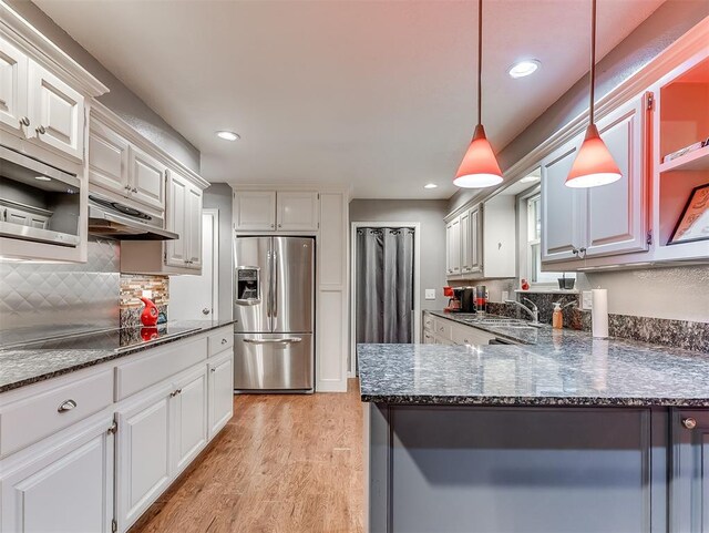 12601 Rock Springs Rd, Jones, OK 73049 - kitchen with appliances with stainless steel finishes, under cabinet range hood, light wood-style flooring, a sink, and decorative light fixtures