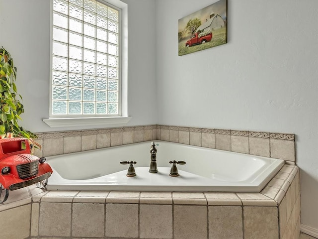 20486 Cypress Way, Tecumseh, OK 74873 - full bath featuring a garden tub