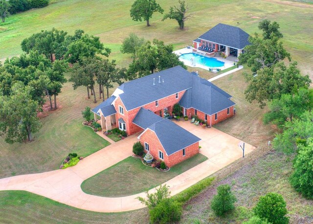 512 E Prairie Grove Rd, Guthrie, OK 73044 - view from above of property featuring a pool area