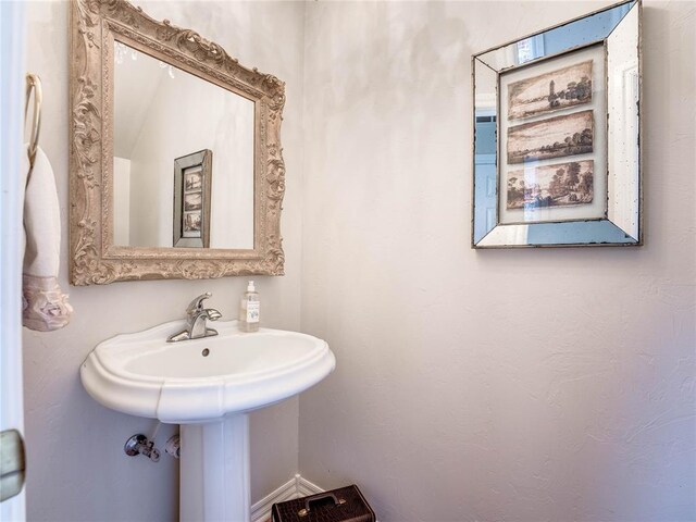 512 E Prairie Grove Rd, Guthrie, OK 73044 - bathroom with a sink