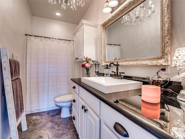 512 E Prairie Grove Rd, Guthrie, OK 73044 - bathroom featuring vanity, toilet, and curtained shower