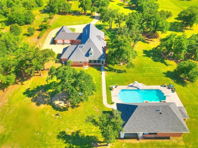 512 E Prairie Grove Rd, Guthrie, OK 73044 - view of subject property featuring a pool area