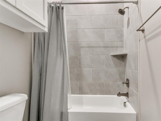 9212 NW 89th St, Yukon, OK 73099 - full bathroom with shower / tub combo with curtain and toilet