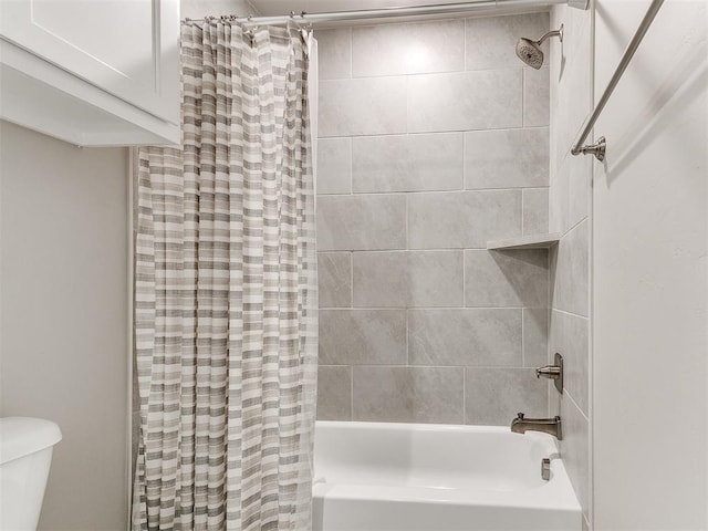 9212 NW 89th St, Yukon, OK 73099 - bathroom featuring shower / tub combo with curtain and toilet