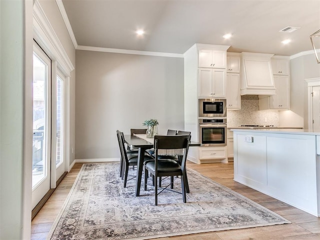 9212 NW 89th St, Yukon, OK 73099 - dining area featuring crown molding, light wood-style flooring, and recessed lighting