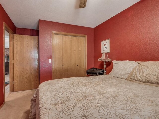 870756 S 3460th Rd, Chandler, OK 74834 - bedroom featuring carpet flooring, a closet, ceiling fan, and a textured wall