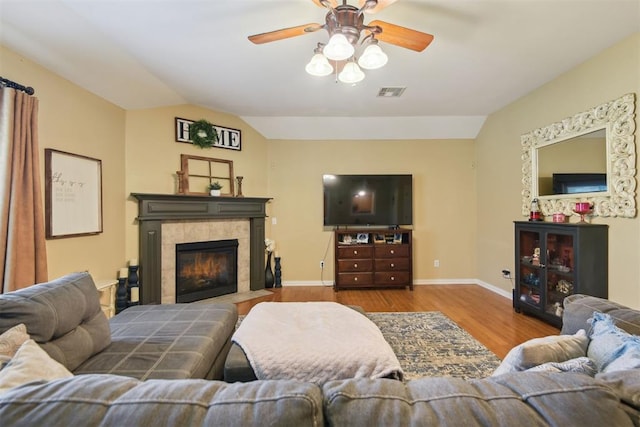 605 S Timber Ridge Dr, Cushing, OK 74023 - living area with wood finished floors, a ceiling fan, a fireplace, baseboards, and vaulted ceiling