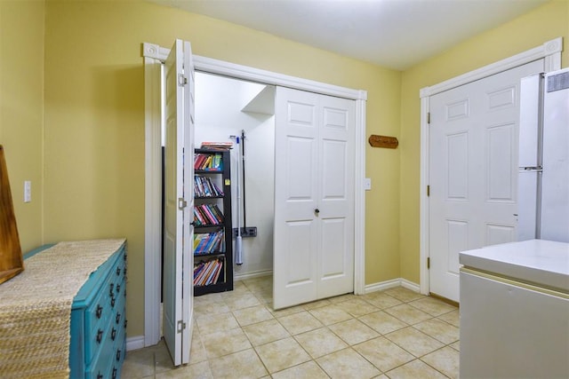 605 S Timber Ridge Dr, Cushing, OK 74023 - foyer entrance with light tile patterned floors and baseboards