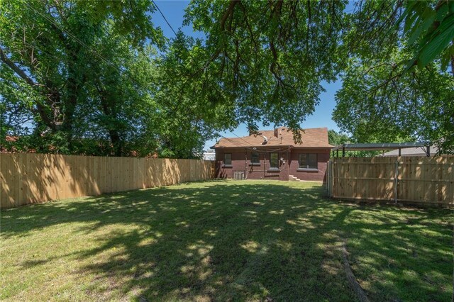 2301 N Kelham Ave, Oklahoma City, OK 73111 - view of yard