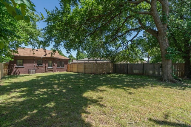 2301 N Kelham Ave, Oklahoma City, OK 73111 - view of yard