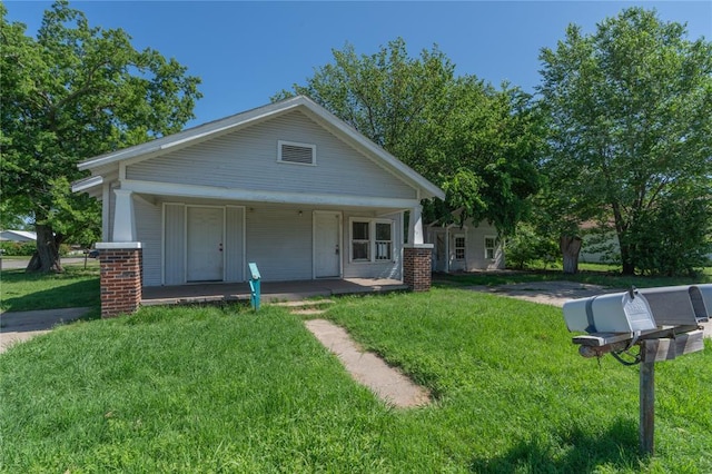 820 W Highland St, Shawnee, OK 74801 - bungalow-style house with a front yard and covered porch