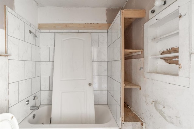 820 W Highland St, Shawnee, OK 74801 - bathroom with shower / tub combination and toilet