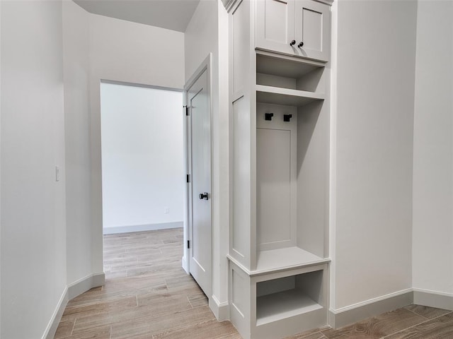 11508 NW 102nd St, Yukon, OK 73099 - mudroom featuring light wood finished floors and baseboards