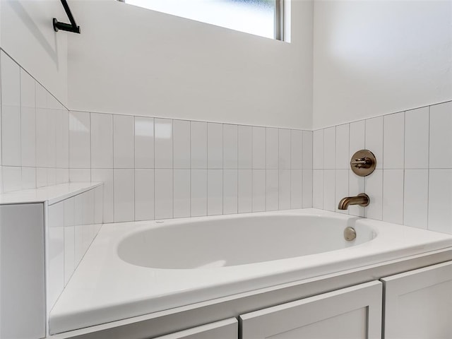 11508 NW 102nd St, Yukon, OK 73099 - bathroom with a tub