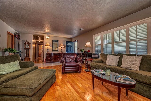 427 Foreman Ave, Norman, OK 73069 - living area featuring a textured ceiling and light wood-style flooring