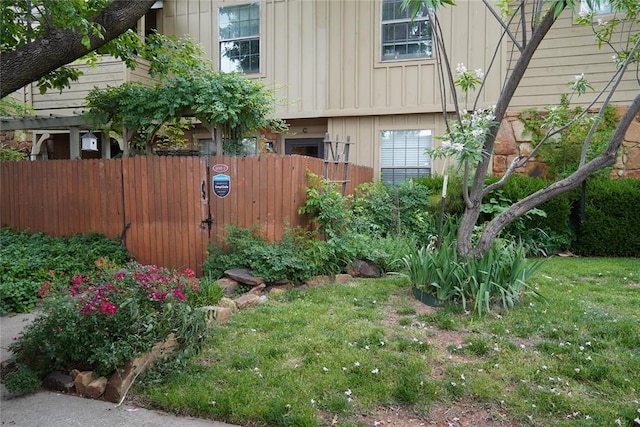 14305 N Pennsylvania Ave Unit 2C, Oklahoma City, OK 73134 - view of yard