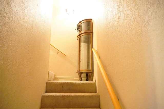 14305 N Pennsylvania Ave Unit 2C, Oklahoma City, OK 73134 - stairs with a textured wall