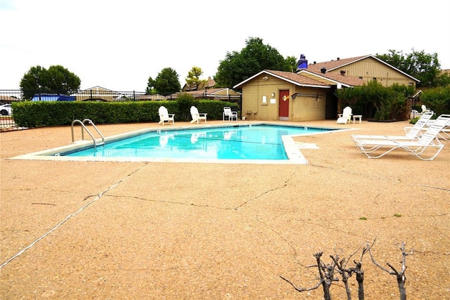 14305 N Pennsylvania Ave Unit 2C, Oklahoma City, OK 73134 - community pool with a patio