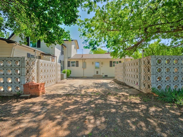 9290 N Hiwassee Rd, Jones, OK 73049 - view of yard featuring entry steps and a patio area