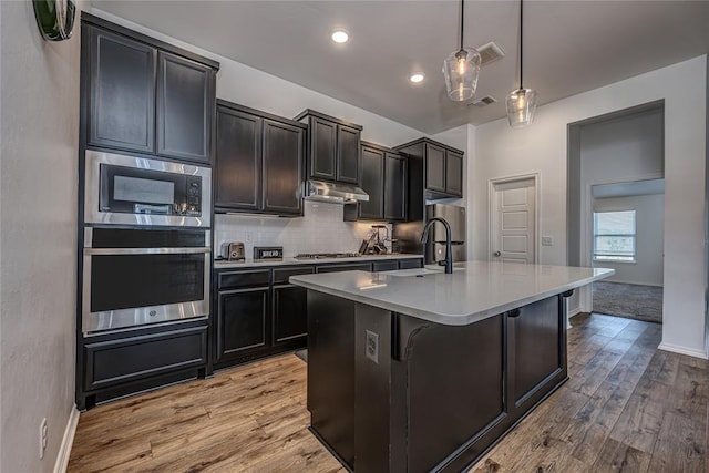 8516 Gibbs Dr, Oklahoma City, OK 73135 - kitchen with stainless steel appliances, light wood-type flooring, backsplash, baseboards, and recessed lighting