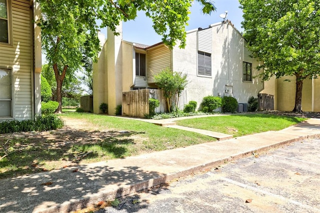 809 Cardinal Creek Blvd, Norman, OK 73072 - view of property with uncovered parking