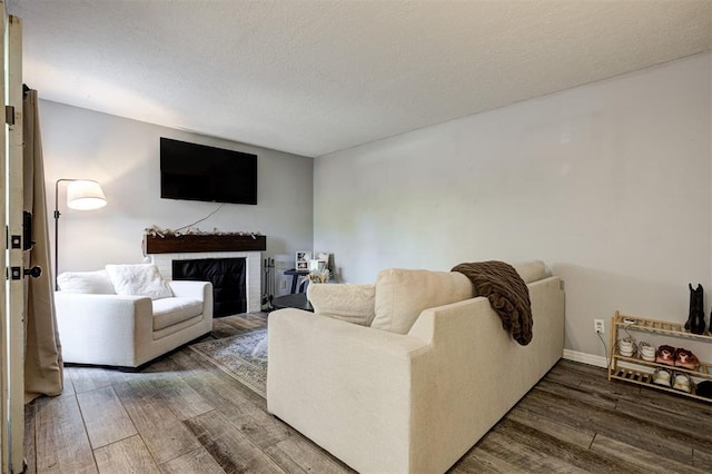 809 Cardinal Creek Blvd, Norman, OK 73072 - living area featuring wood finished floors, a fireplace, and baseboards