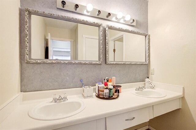 809 Cardinal Creek Blvd, Norman, OK 73072 - bathroom with double vanity