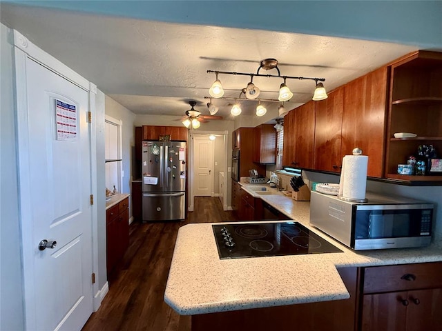 1000 Winnipeg Dr, Yukon, OK 73099 - kitchen with black appliances, dark wood-style floors, a ceiling fan, open shelves, and a peninsula