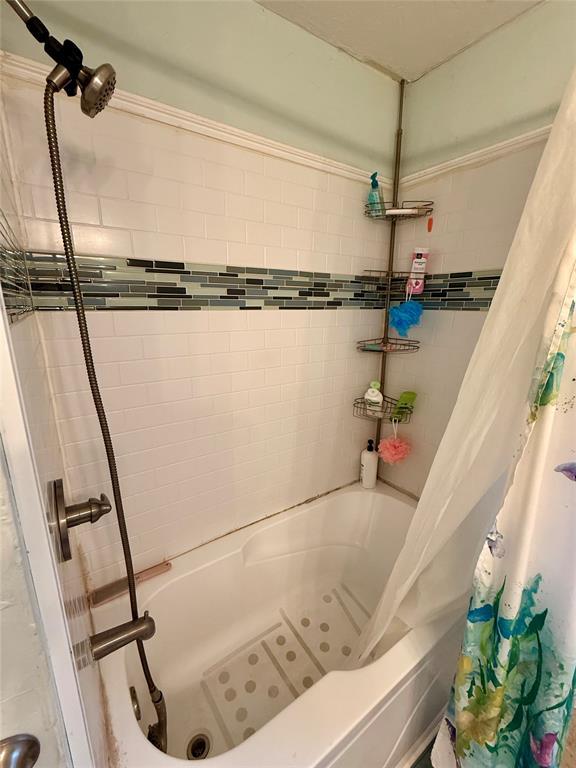 1000 Winnipeg Dr, Yukon, OK 73099 - full bathroom with shower / bath combo