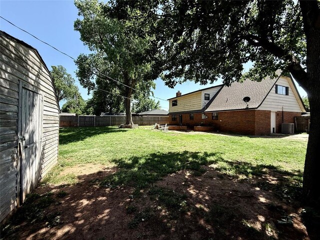 1000 Winnipeg Dr, Yukon, OK 73099 - view of yard featuring central AC