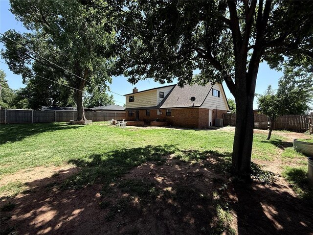 1000 Winnipeg Dr, Yukon, OK 73099 - view of yard with cooling unit