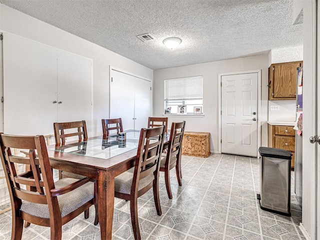 1810 Haynie Ln, Prague, OK 74864 - dining space with a textured ceiling