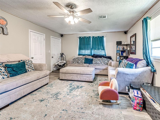 1810 Haynie Ln, Prague, OK 74864 - living area with wood finished floors, a ceiling fan, and a textured ceiling
