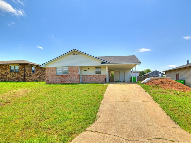 1810 Haynie Ln, Prague, OK 74864 - single story home with a carport, concrete driveway, and brick siding