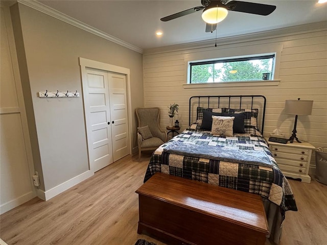 11790 E Etowah Rd, Noble, OK 73068 - bedroom featuring light wood-style floors, crown molding, baseboards, a ceiling fan, and a closet