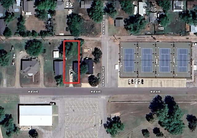 703 W B Ave, Elk City, OK 73644 - aerial view of property's location featuring property boundaries highlighted