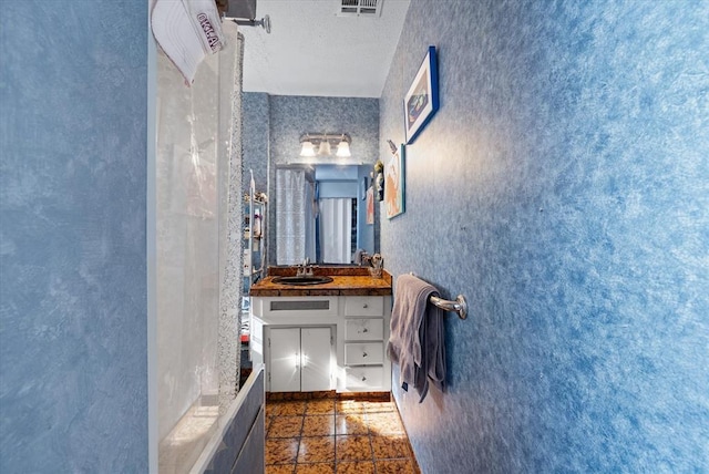 5712 NW 34th St, Oklahoma City, OK 73122 - full bath featuring vanity and a textured ceiling