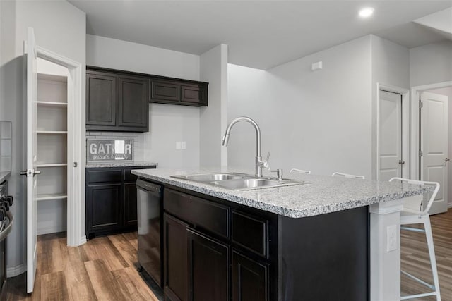 11325 SW 34th Ter, Yukon, OK 73099 - kitchen featuring dishwasher, a sink, light wood-type flooring, a center island with sink, and recessed lighting