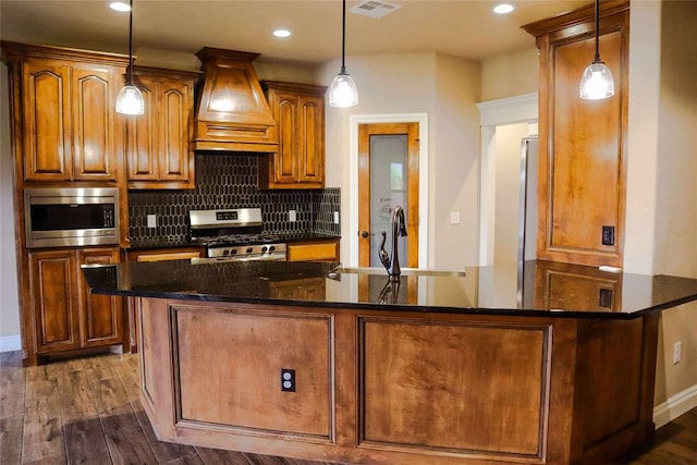 1417 Dustbowl Ln, Altus, OK 73521 - kitchen featuring appliances with stainless steel finishes, premium range hood, a sink, backsplash, and dark wood finished floors