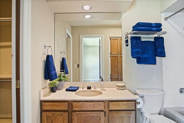 600 NW 4th St Unit 319N, Oklahoma City, OK 73102 - full bath with vanity and washtub / shower combination