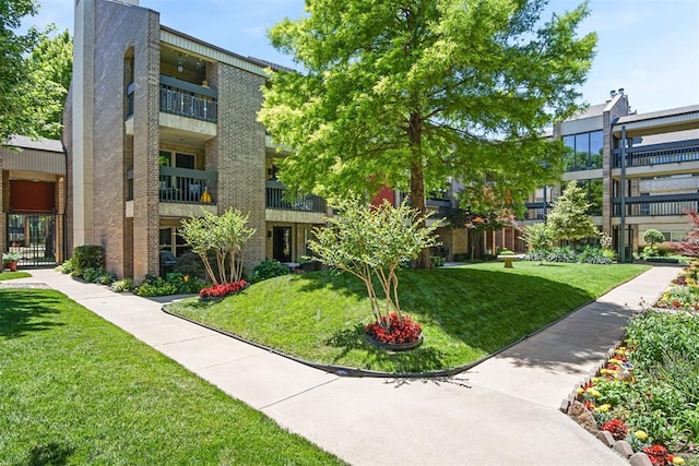 600 NW 4th St Unit 319N, Oklahoma City, OK 73102 - view of property's community with a yard