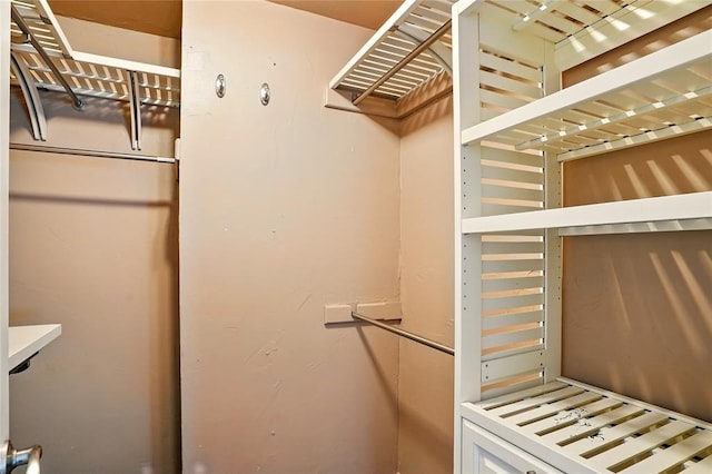 6005 NW Kingston Rd, Oklahoma City, OK 73122 - view of walk in closet