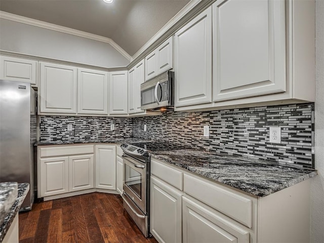 4033 NE 138th St, Edmond, OK 73013 - kitchen with appliances with stainless steel finishes, lofted ceiling, dark wood-style flooring, ornamental molding, and backsplash
